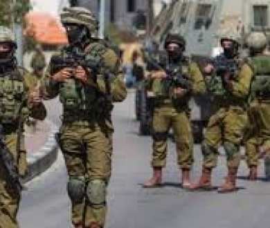 الاحتلال يحتجز 44 مواطنا من بلدتي بيت فجار والعبيدية في بيت لحم