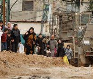 الاحتلال يجبر مواطنين على إخلاء منازلهم في حي الجابريات بمدينة جنين