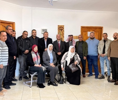 أبو هولي يلتقي اللجنة الشعبية لمخيم عين السلطان ويشيد بأدائها ويؤكد أهمية دور الأونروا