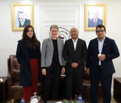 Abu Holi discusses with the Swedish Consul General the conditions of Palestinian refugees in the camps, UNRWA&rsquo;s financial crisis, and its repercussions