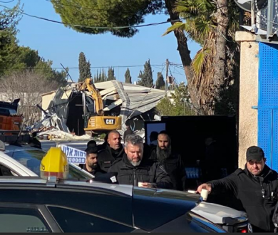 بن غفير يقود عمليات هدم منشآت داخل مقر "الأونروا" في حي الشيخ جراح بالقدس