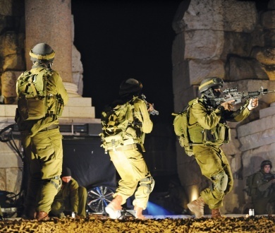 استشهاد مواطن وزوجته وطفليهما برصاص الاحتلال في طمون