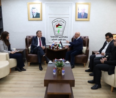 أبو هولي يبحث مع السفير الهولندي سبل دعم الاونروا وحماية ولايتها من مخاطر الاستهداف الوجودي