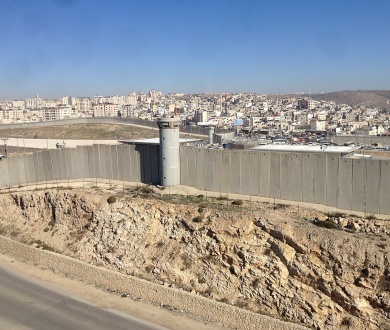 قوات الاحتلال تقتحم بلدة بيت حنينا ومخيم قلنديا