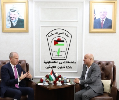 Abu Holi discusses with the Canadian Ambassador the challenges facing UNRWA and the tragic conditions in the Palestinian camps, and commends Canada&rsquo;s support for UNRWA
