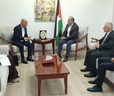 أبو هولي ومندوب فلسطين الدائم لدى الجامعة العربية يبحثان إحياء الذكرى الـ78 للنكبة