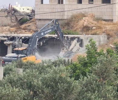 الاحتلال يهدم منزلين قيد الإنشاء في شقبا برام الله