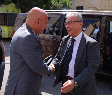 وفد برلماني ياباني يتفقد مخيم الجلزون برفقة د. أبو هولي للاطلاع على المشاريع التنموية المدعومة من "جايكا"
