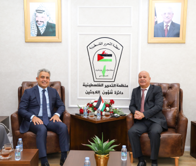 أبو هولي يُطلع السفير المصري على أوضاع اللاجئين واستهداف الأونروا