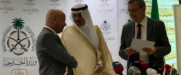 بحضور رئيس دائرة شؤون اللاجئين د. أحمد ابو هولي السفير السعودي لدى الأردن  يسلم ، الاونروا ، مساهمة المملكة بقيمة  27 مليون دولار - 23/10/2022