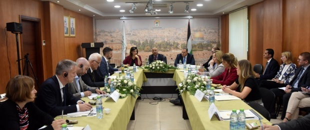 د.أبو هولي يُطلع 31 سفيرا وقنصلا في رام الله على الأزمة المالية لوكالة الغوث