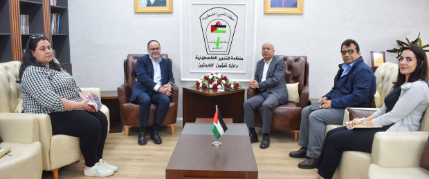 د. أبوهولي يبحث مع مدير شؤون الاونروا في الضفة الغربية التداعيات والاثار المترتبة على قوانين الكنيست ضد الاونروا