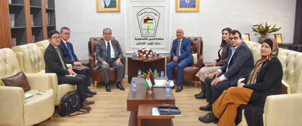 في لقاء مع السفير الياباني  د. احمد أبو هولي يثمن الدعم الياباني لدولة فلسطين ويؤكد ان لا بديل عن الاونروا