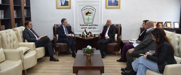 أبو هولي يلتقي السفير الاسباني لدى  فلسطين ويبحث معه أوضاع المخيمات واللاجئين الفلسطينيين وأزمة الاونروا المالية