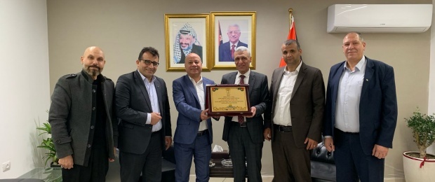 د. أبو هولي يهنئ الوزير أيمن قنديل لتعيينه رئيساً للهيئة العامة للشؤون المدنية