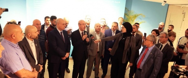 افتتحه رئيس دائرة شؤون اللاجئين بالمنظمة د. احمد أبو هولي ووزير الثقافة عماد حمدان متحف ياسر عرفات يقيم معرض صور   بعنوان &ldquo;الأونروا.. إلى أين؟" في مدينة رام الله