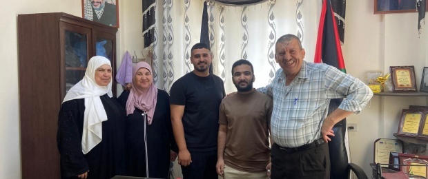 دائرة شؤون اللاجئين توزع منحة الطالب الجامعي في مخيمات منطقة الوسط دعماً للتعليم وتعزيزاً لصمود اللاجئين