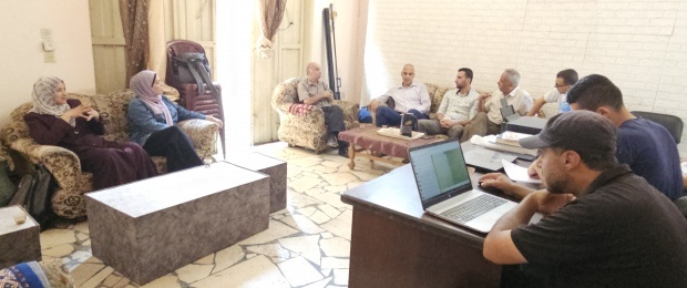 اللجنة الشعبية للاجئين في مخيم المغازي تعقد اجتماعًا تحضيريًا لتنظيم معرض لمنتجات المؤسسات والمدارس