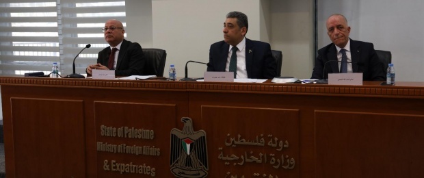 خلال إحاطة سياسية لأعضاء السلك الدبلوماسي المعتمدين لدى دولة فلسطين عقدتها وزارة الخارجية وشؤون المغتربين ابو هولي يستعرض أوضاع المخيمات الفلسطينية والانتهاكات الإسرائيلية غير المسبوقة بحق الأونروا وعملها ويدعو المجتمع الدولي إلى اتخاذ خطوات عملية لدعم ال