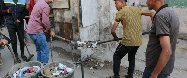 بتوجيهات من د. احمد أبو هولي   تحت شعار ابدأ بنفسك: دائرة شؤون اللاجئين بالمنظمة واللجنة الشعبية بمخيم الشاطئ تنظمان حملة تطوعية واسعة لتنظيف وإعادة تأهيل شوارع وأزقة مخيم الشاطئ 
