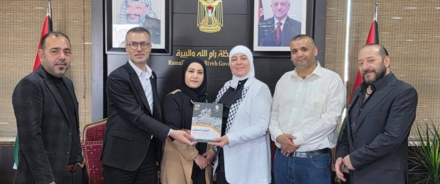 وفد من "شؤون اللاجئين" يسلّم التقرير السنوي للعام 2025 لأعضاء من اللجنة المركزية لحركة "فتح"