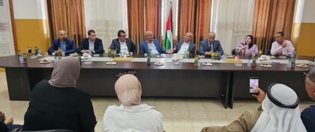 أبو هولي يبحث في لقاء موسع بمخيم عقبة جبر آليات تعزيز صمود اللاجئين في المخيمات وتحسين الخدمات الأساسية المقدمة من الاونروا