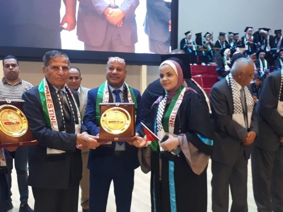 د. ابو هولي: دائرة شؤون اللاجئين تكرم 770 طالب وطالبة لمن حصلوا على معدل 97.4% فما فوق في الثانوية العامة في قطاع غزة