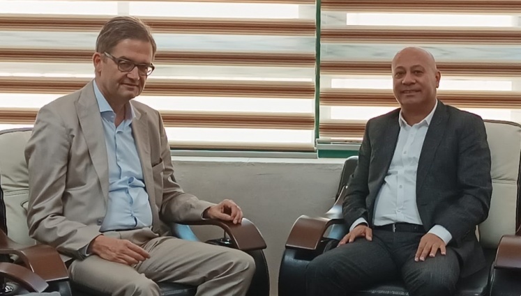 د. أبو هولي يبحث مع ممثل المانيا في فلسطين أوضاع المخيمات الفلسطينية وأزمة الأونروا المالية