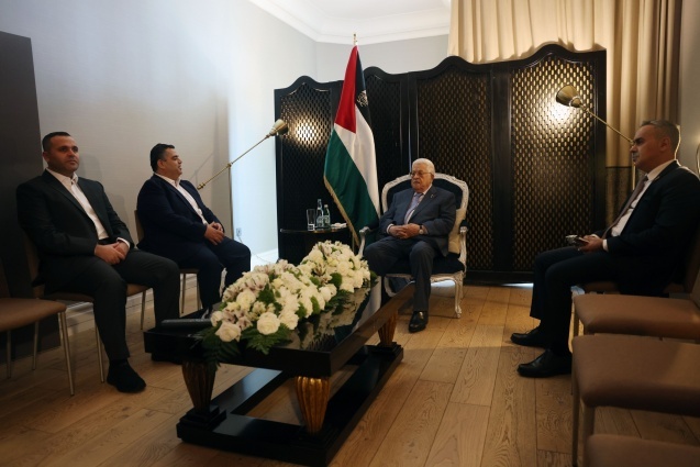 الرئيس يستقبل نجلي القائد الوطني الشهيد إسماعيل هنية