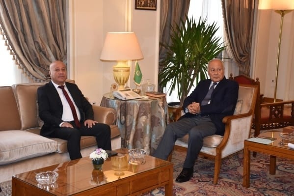 أبو الغيط يستقبل رئيس دائرة شؤون اللاجئين بمنظمة التحرير الفلسطينية ويؤكد