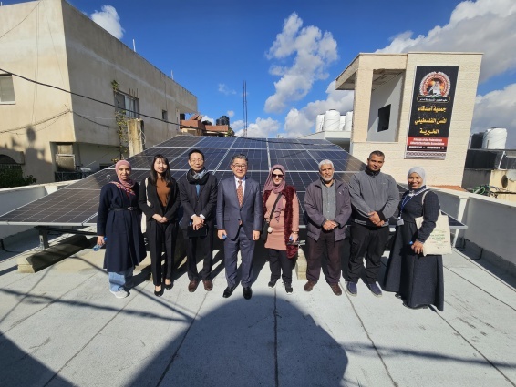 استقبلت دائرة شؤون اللاجئين ومنتدى تحسين مخيم الجلزون وفدًا من مؤسسة جايكا اليابانية برئاسة نائب الرئيس الأول السيد هارا شوهي