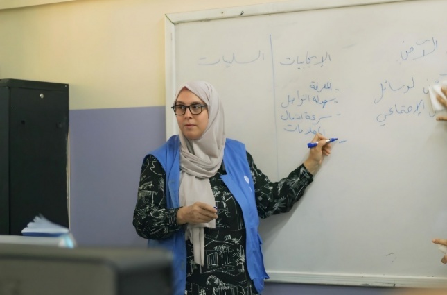 الأونروا تبدأ العام الدراسي 2024/2025 افتراضيًا ومع تحديات: البقاء على اتصال هو أساس في تعزيز مجموعات التفاعل بين الطلاب والمعلمين