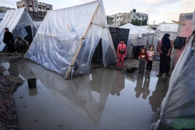 The Tragedy of Winter in Gaza.. Those who were not martyred by the bombing, continued struggling death in cold.