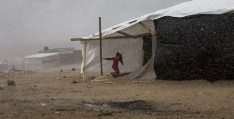 الأونروا تحذّر من تعرض مئات آلاف المواطنين في غزة لخطر البرد