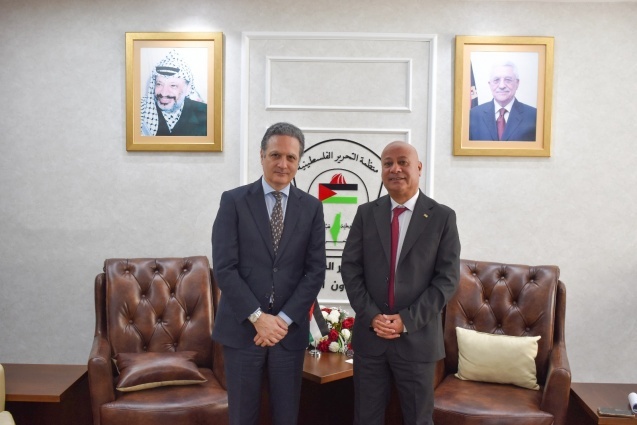 أبو هولي يلتقي السفير الاسباني لدى  فلسطين ويبحث معه أوضاع المخيمات واللاجئين الفلسطينيين وأزمة الاونروا المالية