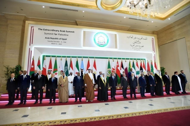 في كلمته أمام القمة الطارئة الرئيس يشيد بالخطة المصرية الفلسطينية العربية لإعادة إعمار قطاع غزة