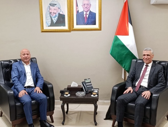 د. أبو هولي يهنئ الوزير أيمن قنديل لتعيينه رئيساً للهيئة العامة للشؤون المدنية