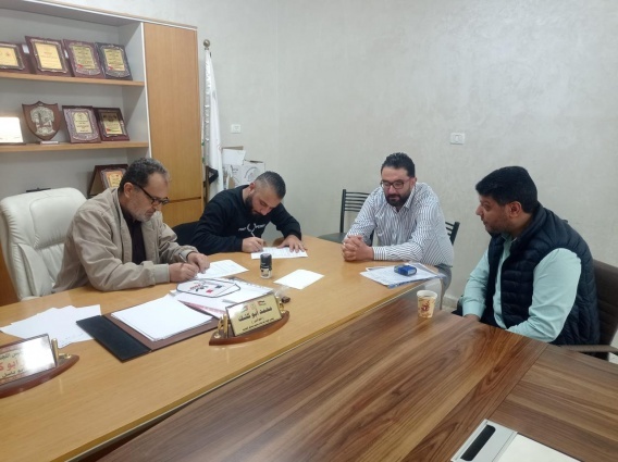 شؤون اللاجئين بالمنظمة تبدء بتوزيع منحة الطالب الجامعي انطلاقا من مخيم جنين وتنفيذ مشاريع ذات احتياج لمخيم عسكر الجديد