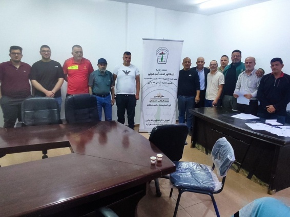 اللجنة الشعبية لخدمات مخيم عين بيت الماء تقوم بتوزيع منحة الطالب الجامعي