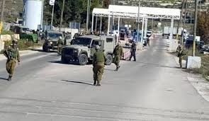 الاحتلال يغلق حاجز جبع ويطلق قنابل الغاز صوب المواطنين
