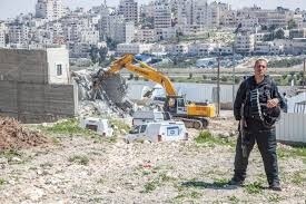 الاحتلال يخطر بهدم ووقف العمل بعدد من المنازل والمنشآت في إذنا غرب الخليل