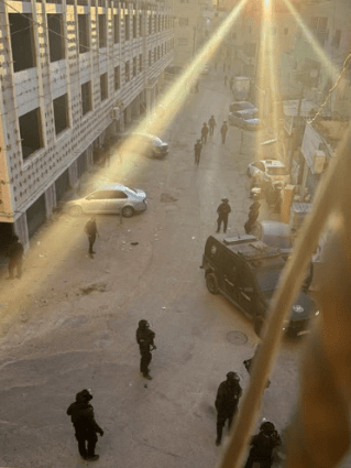 الاحتلال يشرع بهدم بناية قيد الإنشاء في عناتا