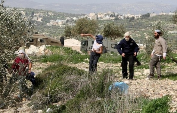 مستعمرون يهاجمون المغير شمال شرق رام الله والأهالي يتصدون لهم