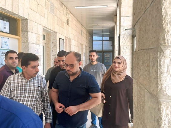 اللجنة الشعبية وبلدية قلقيلية تنظمان زيارة ميدانية لمستشفى الأونروا في المدينة