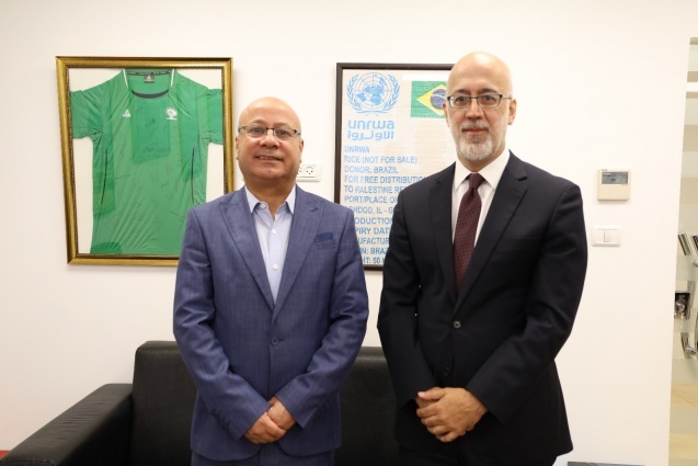 Abu Holi discusses with the Brazilian ambassador the situation of Palestinian refugees, the financial crisis of "UNRWA" and the political and operational challenges it faces