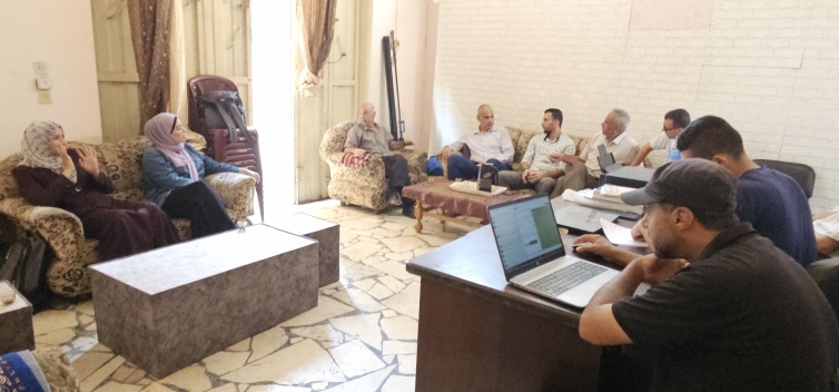اللجنة الشعبية للاجئين في مخيم المغازي تعقد اجتماعًا تحضيريًا لتنظيم معرض لمنتجات المؤسسات والمدارس