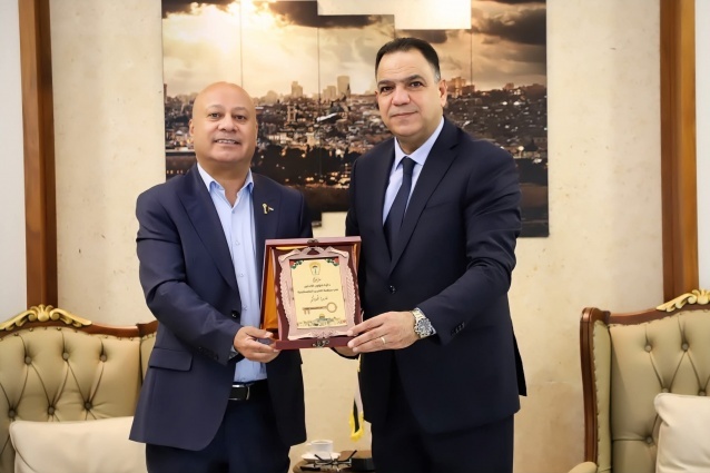 اللواء الخطيب يستقبل د. أبو هولي لبحث تعزيز الوعي بقضية اللاجئين وحق العودة