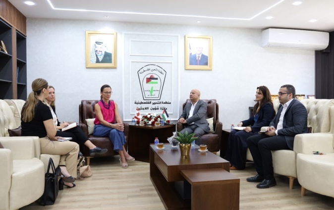 دائرة شؤون اللاجئين تلتقي وفداً كندياً لبحث سبل دعم الاونروا والأوضاع في المخيمات الفلسطينية.