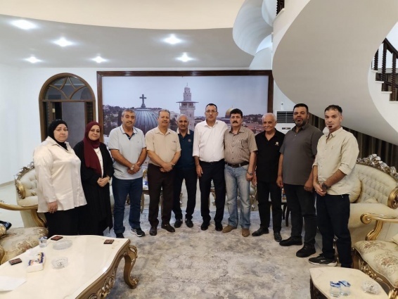 The Embassy of the State of Palestine in Iraq distributes "rent allowance" grants to 300 Palestinian refugee families in Iraq