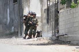 الاحتلال يداهم منازل في مدينة جنين وبلدة عرابة جنوبا ويحتجز شبانا